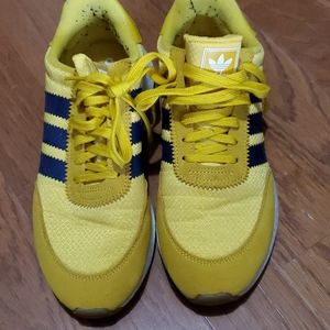 Men's adidas 7.5 shoes